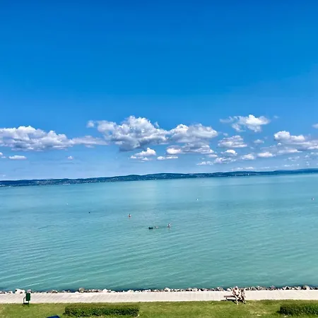 Balaton-parti Luxus Lakas